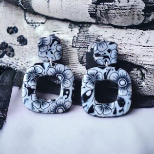 Boucles d'oreille noir et blanc dessin fleur isycrea bijoux saint malo