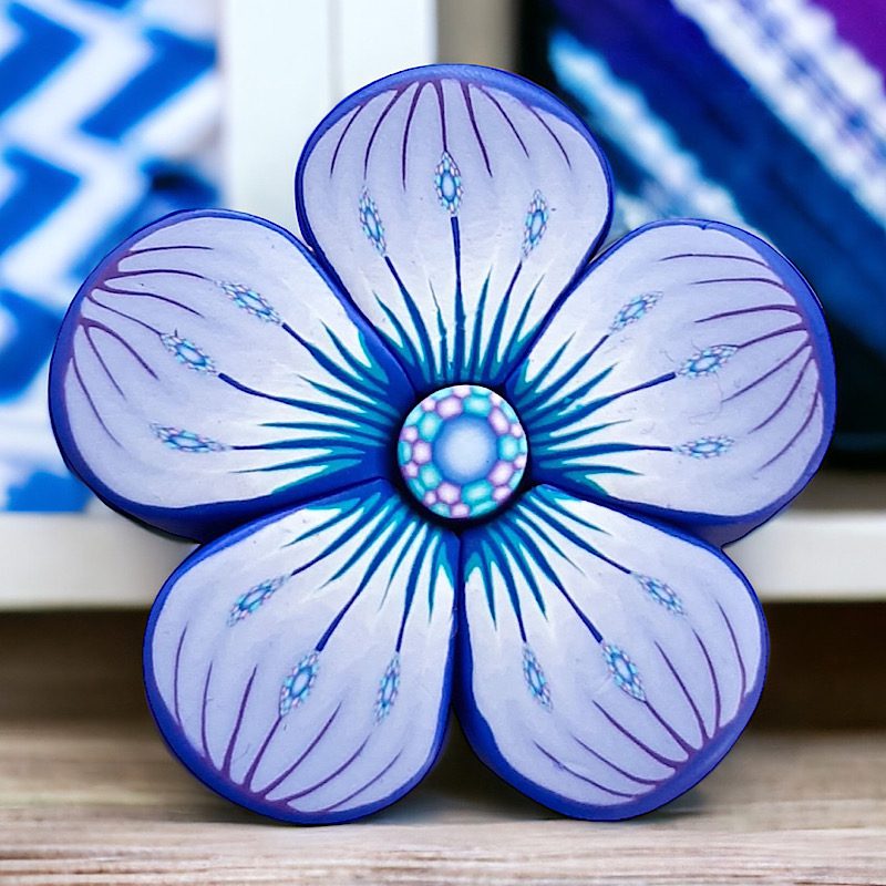 Motif fleur bleu et violet en pâte polymère isycrea bijoux saint malo