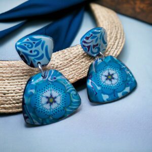 Boucles d'oreilles fleur à pois en pâte polymère turquoise et violet isycrea bijoux saint malo